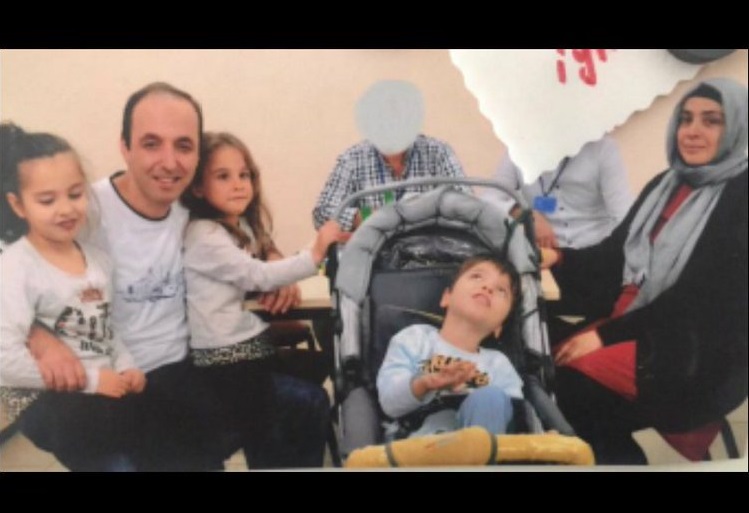 Mãe com filhos portadores de deficiência, presa por suposto envolvimento com o movimento Gulen